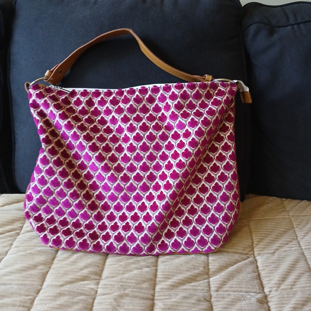 Chic Fuchsia Patterned Shoulder Bag